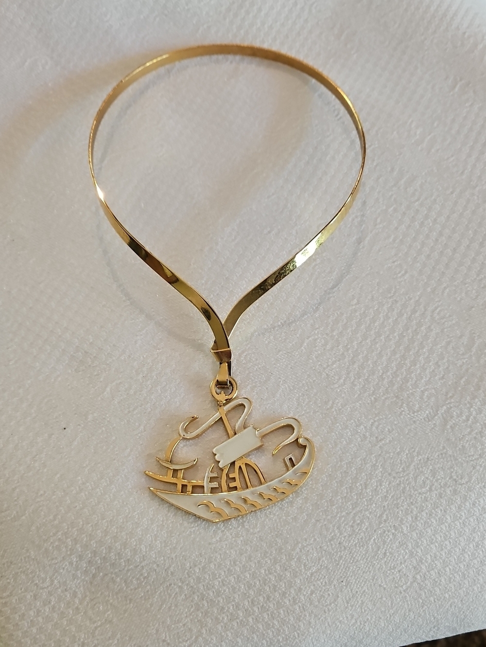 Vintage Crown Trifari Women’s Collar Necklace  with Pendant